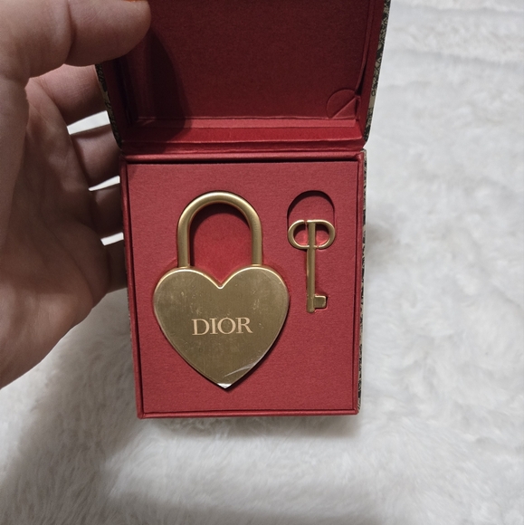 Christian Dior Heart Padlock Brand New - Picture 5 of 7